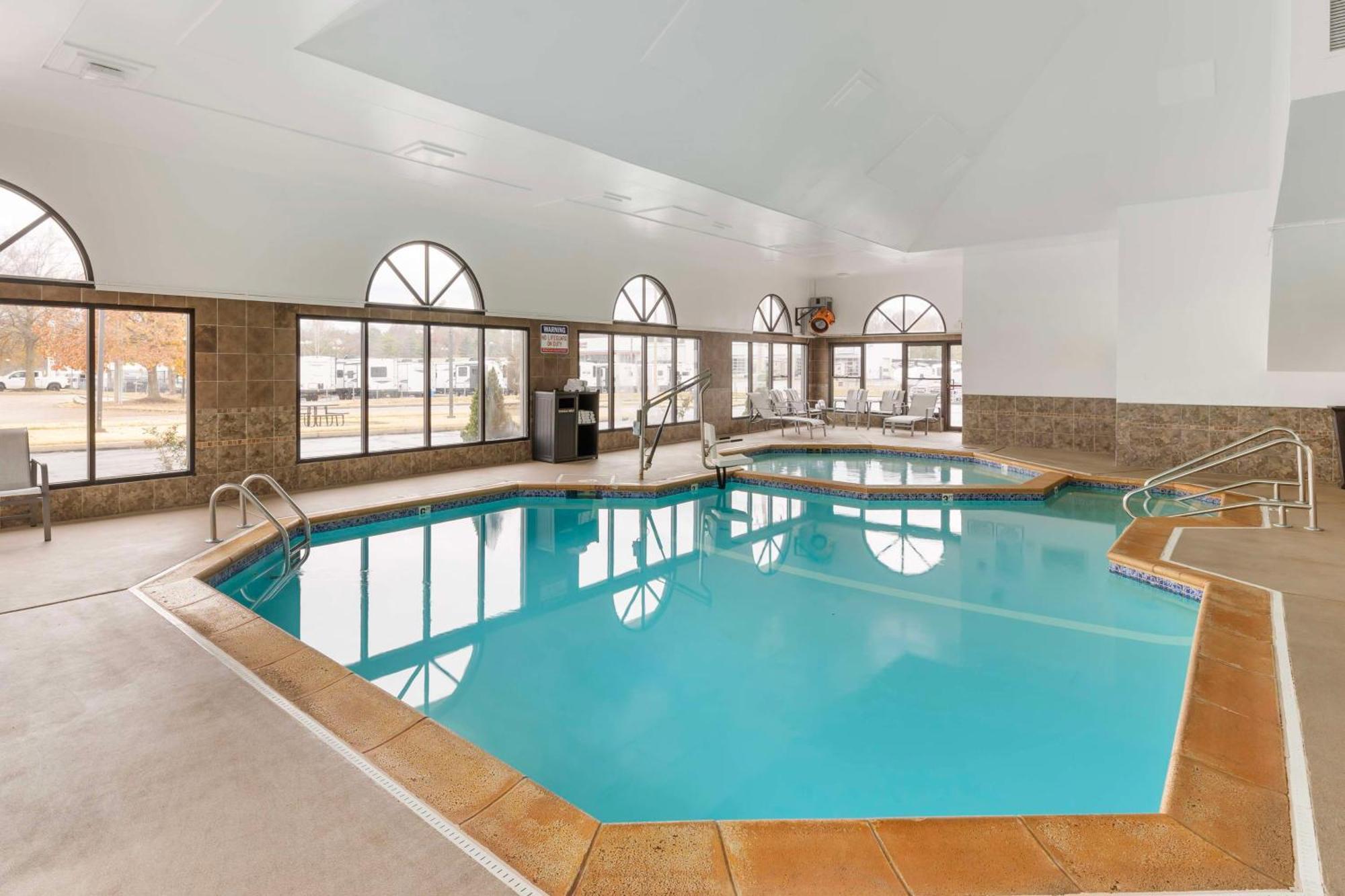 Best Western St. Louis Inn Arnold Luaran gambar